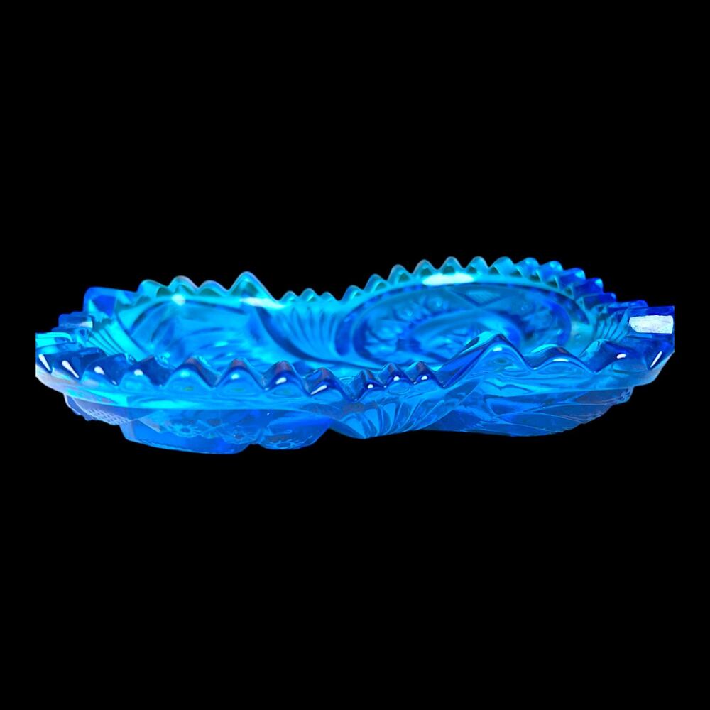 VTG MCM Aqua Blue Heavy Cut Glass Daisy & Star Sawtooth Trinket Dish/Ash Tray